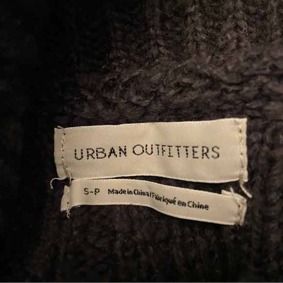 Urban Outfitters Cropped Charcoal Gray Chunky Cowl Neck Sweater – Size Small - Picture 4 of 12